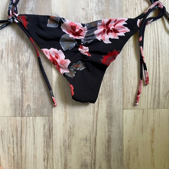 Beach Riot Bikini - Picture 4 of 8